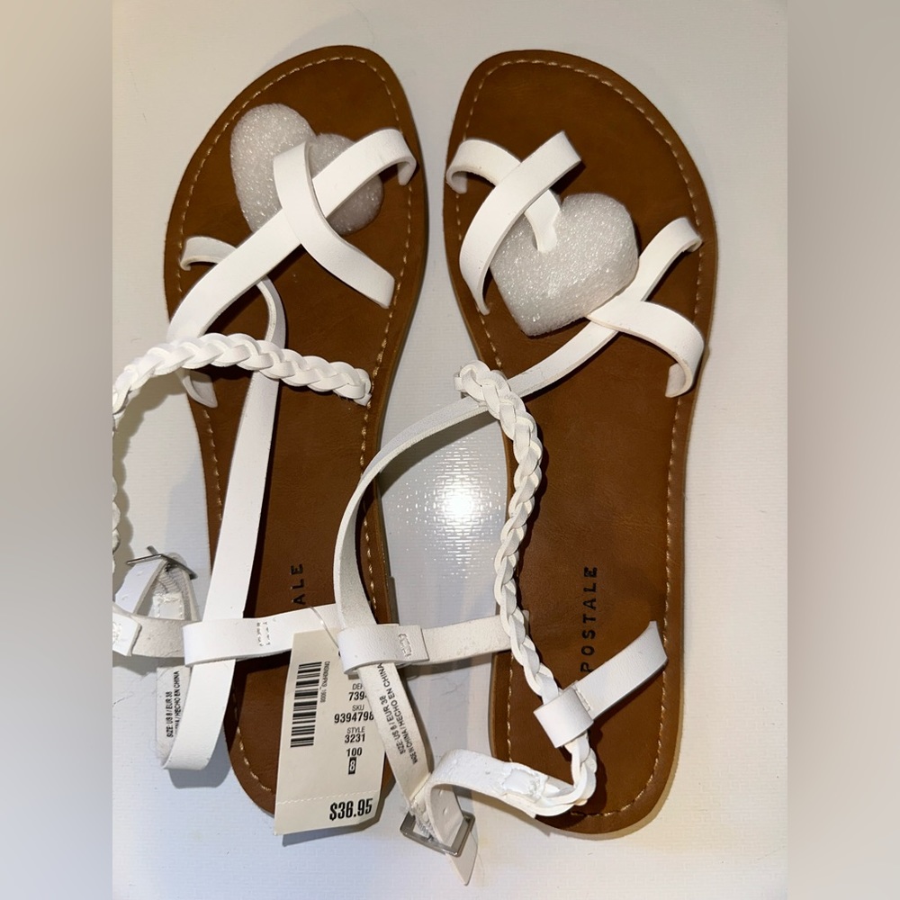 Women’s size 8 Aeropostale Sandals.
